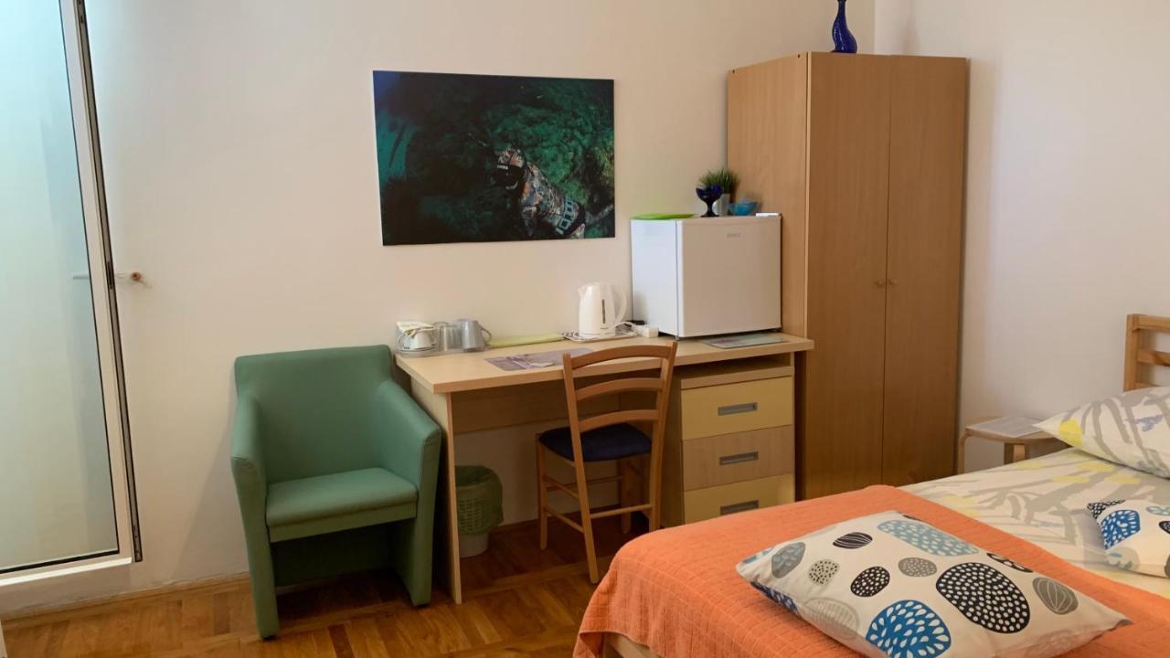 וודיצה Studio Apartment And Rooms Adria מראה חיצוני תמונה