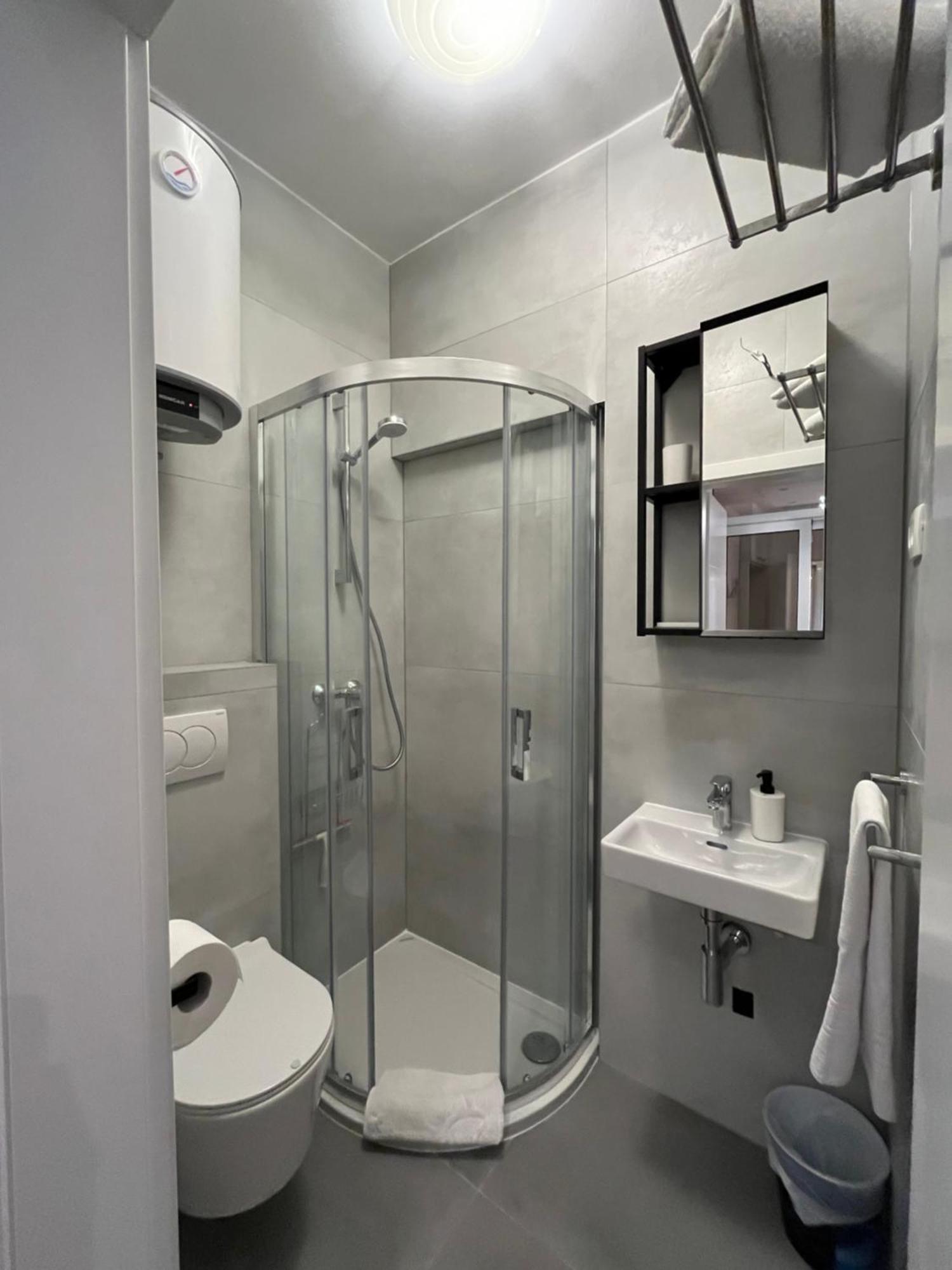וודיצה Studio Apartment And Rooms Adria מראה חיצוני תמונה